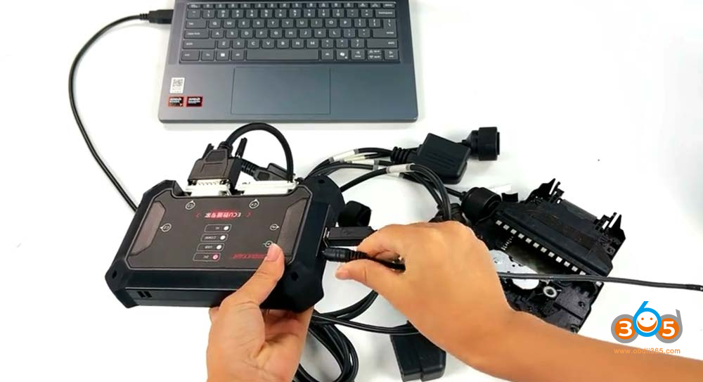 connect-obdstar-ecu-master-with-gearbox-cable-4