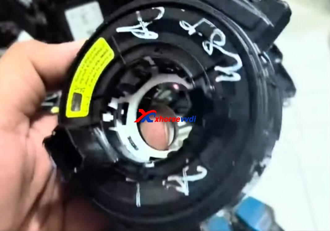 xhorse-multi-prog-repair-audi-steering-angle-sensor-d70f4000-tutorial-2 