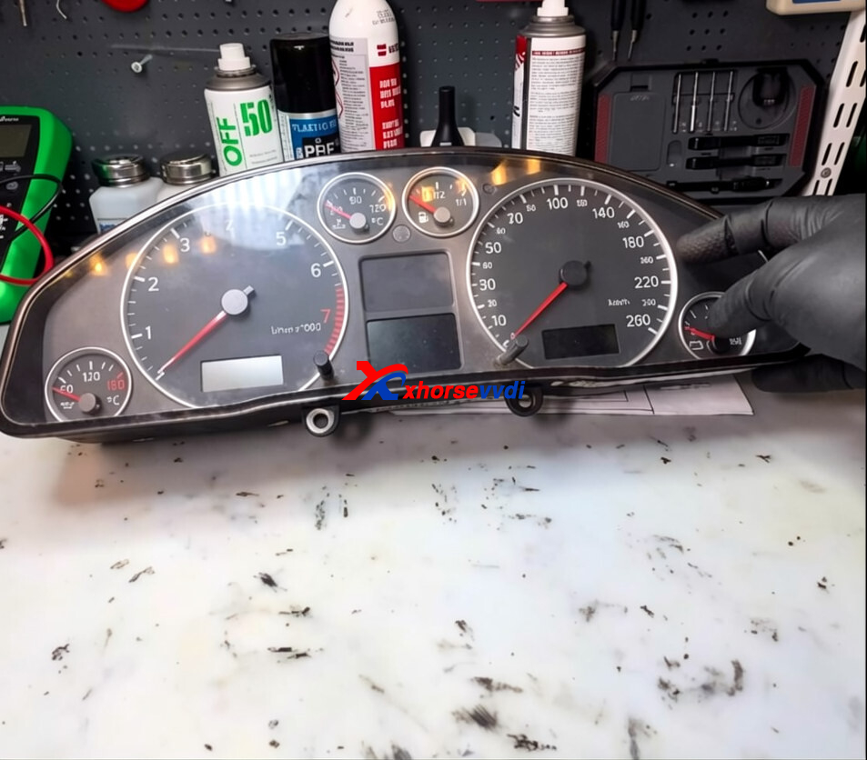 Клонирование приборной панели Audi A6 C5 с помощью Xhorse Multi Prog через BDM